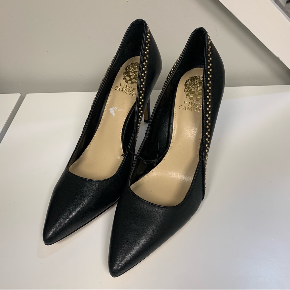 NWOT VINCE CAMUTO Bkqck and Gold Studded Heels